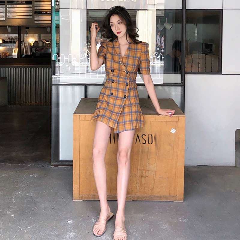The bellflower French first love dress exudes a goddess-like charm. The Hepburn light mature style Xiaoxiang style suit dress details Picture
