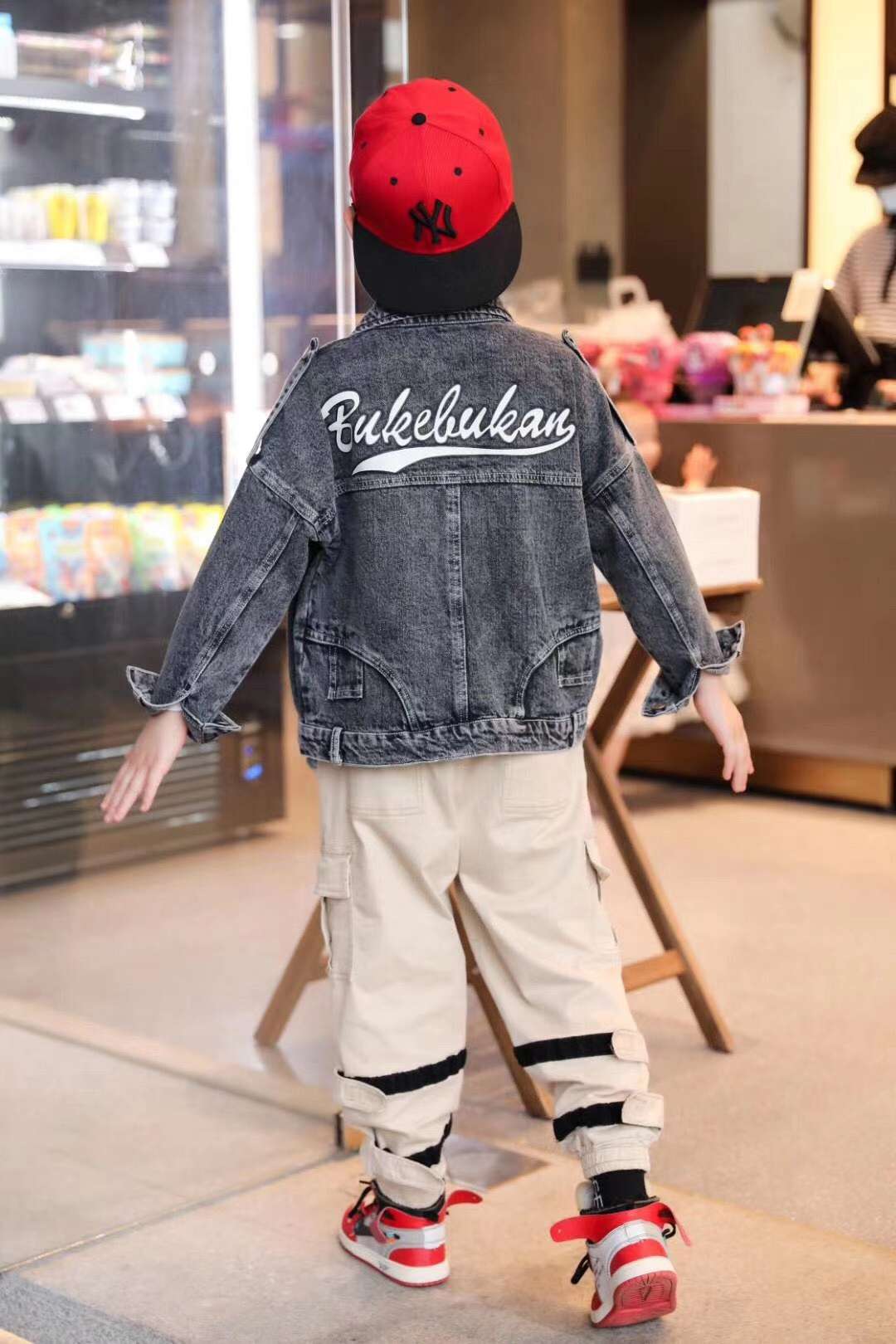 牛仔外套细节图