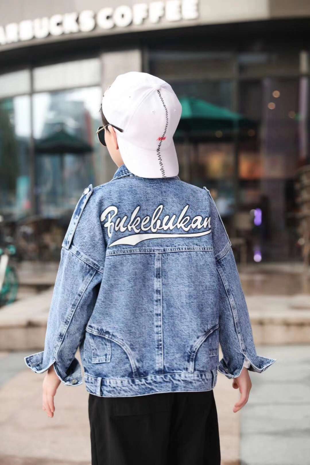 儿童牛仔外套实物图