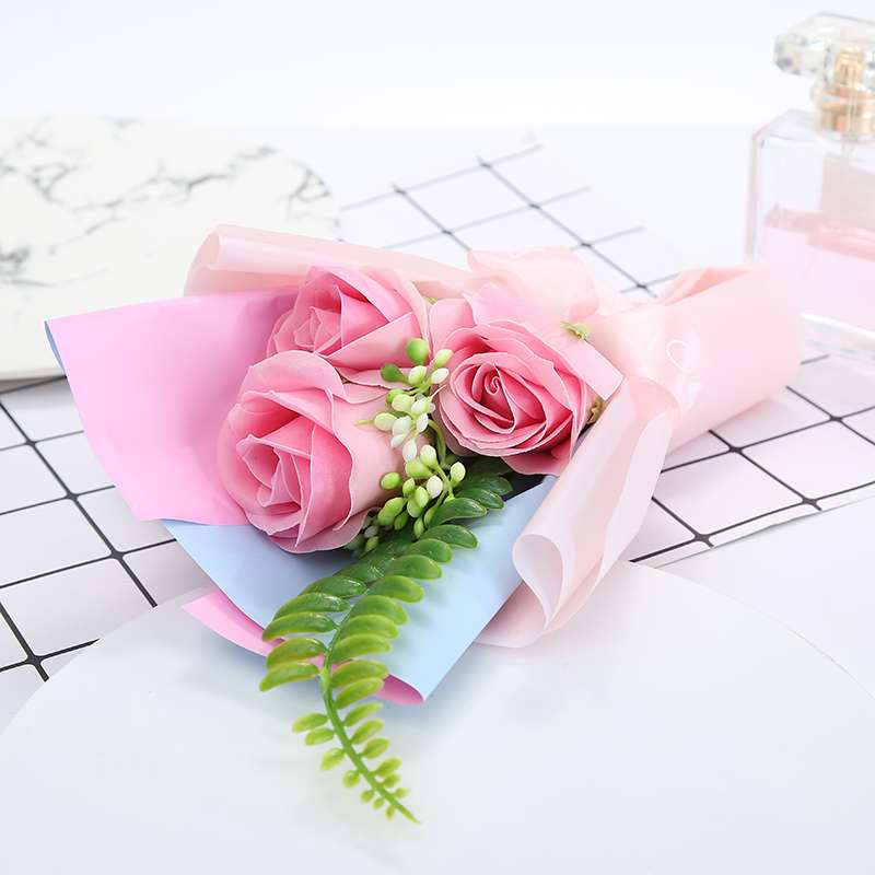 ثلاثة أزهار من أربعة طوابق من الورود من يوم الحب وعيد الأم في عيد الميلاد undefined