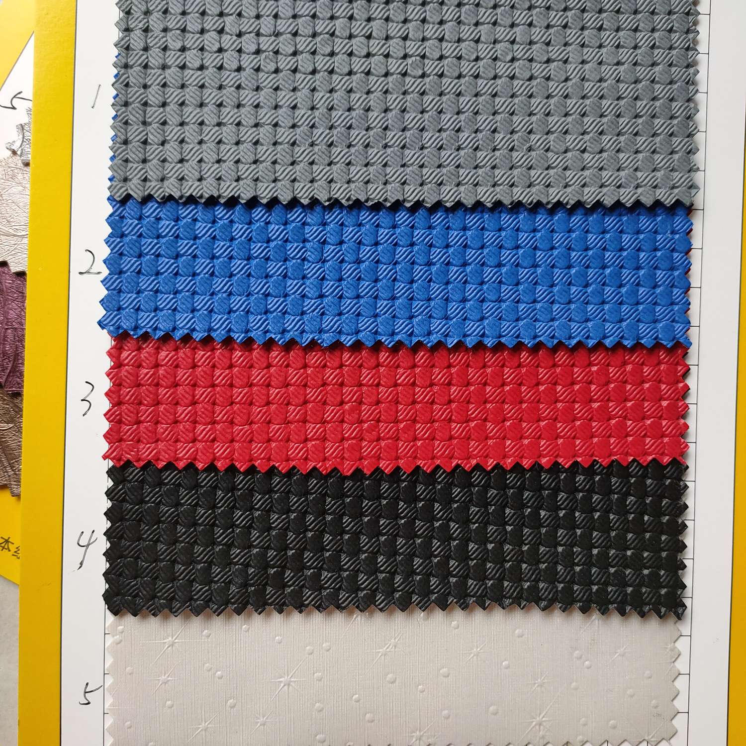 832