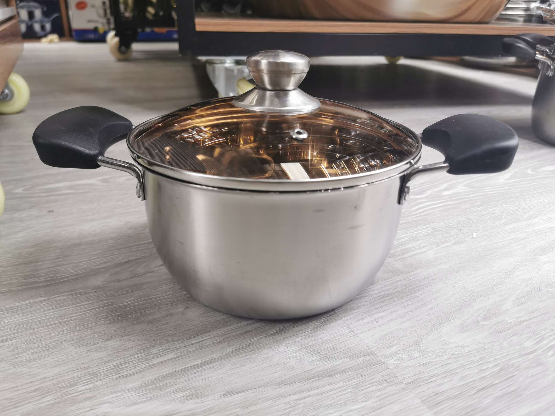 不锈钢锅细节图