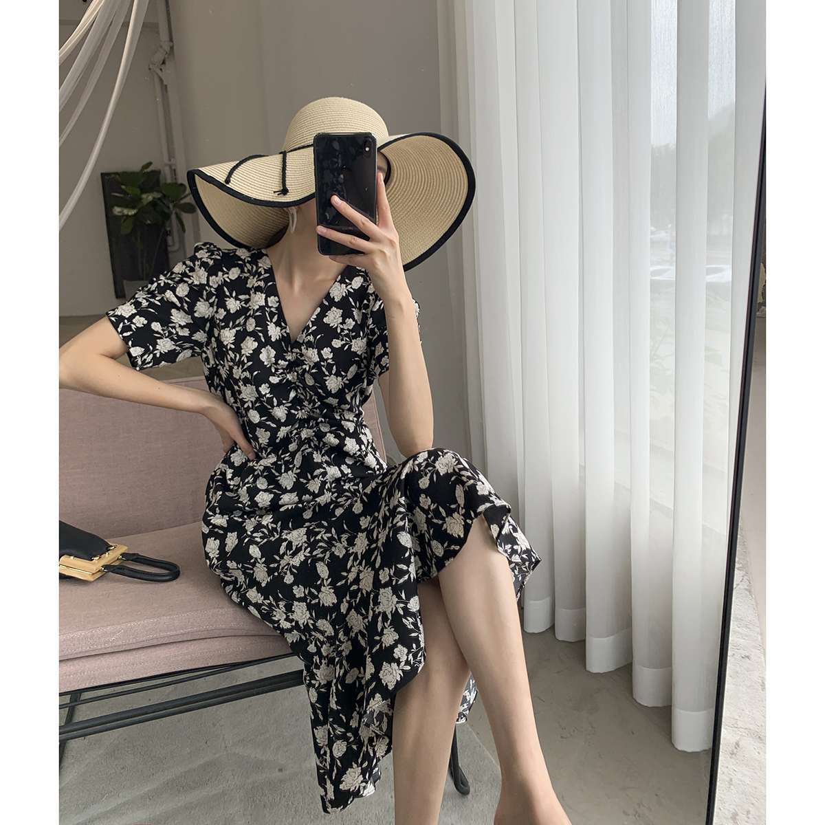 FT GUOGE's new floral dress for women in the summer of 2020, featuring a light mature style with a cinched waist and slimming effect. It is a short-sleeved ruffled dress details Picture