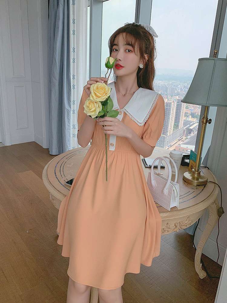 The 2020 new summer dress with a baby collar, featuring sweet and petite bellflowers that make one look slimmer, is a chiffon fairy dress with a cinched waist