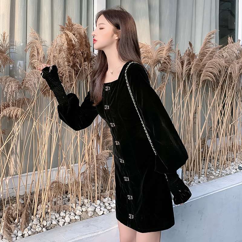 French niche Hepburn style long-sleeved dress 2020 autumn/winter petite retro velvet evening dress little black dress Specification image