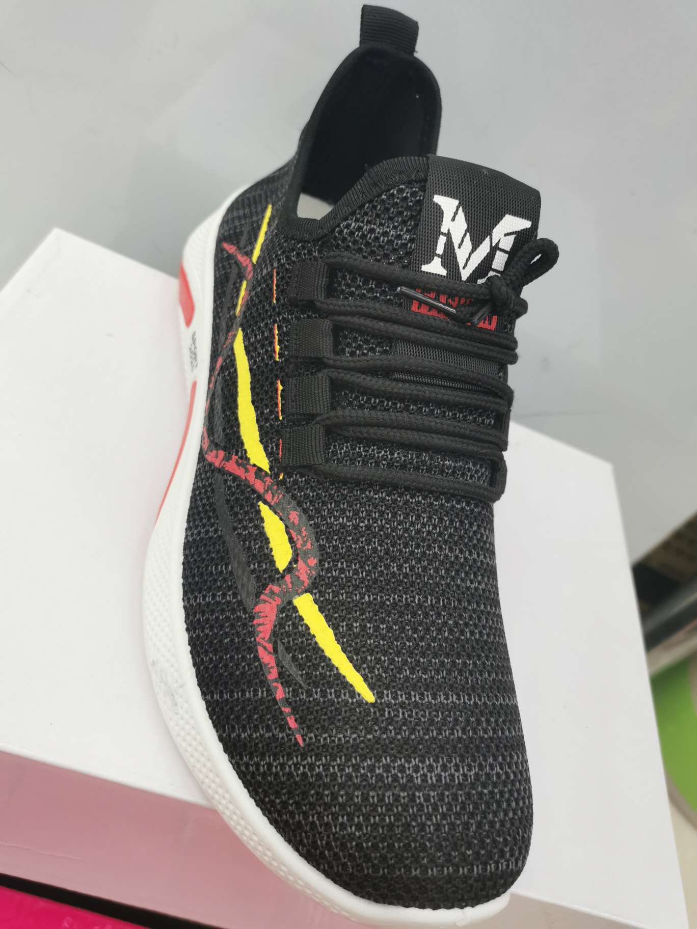 2020 new four-season men's shoes with breathable mesh, fashionable running shoes, casual sports shoes, versatile Korean-style trendy shoes Application Scenario