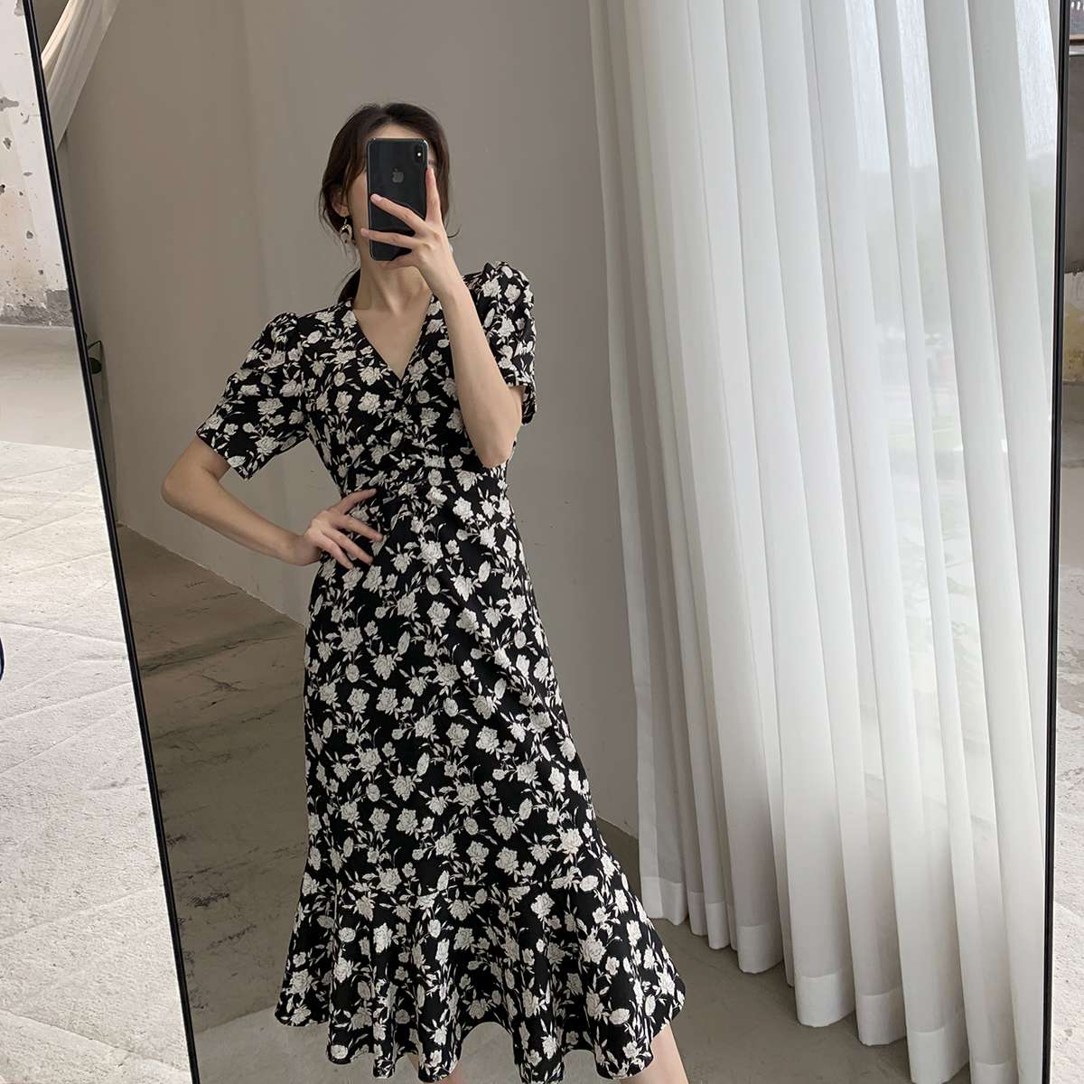 FT GUOGE's new floral dress for women in the summer of 2020, featuring a light mature style with a cinched waist and slimming effect. It is a short-sleeved ruffled dress