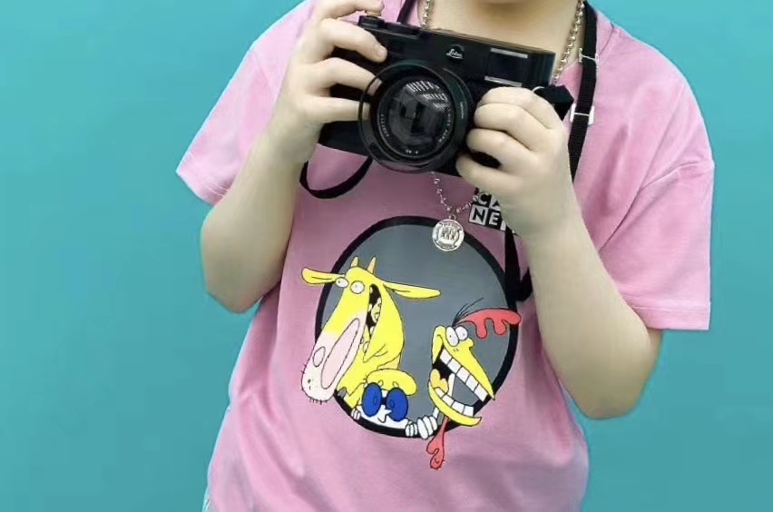 粉色图案印花短袖圆领T恤