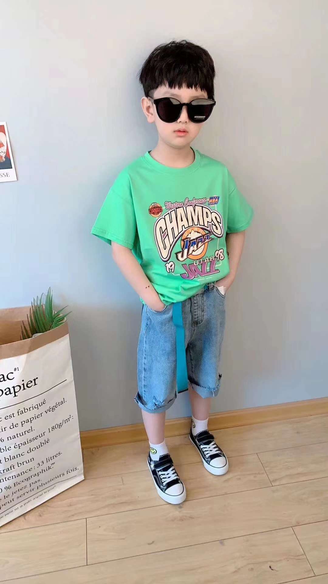 绿色图案字母印花短袖圆领T恤