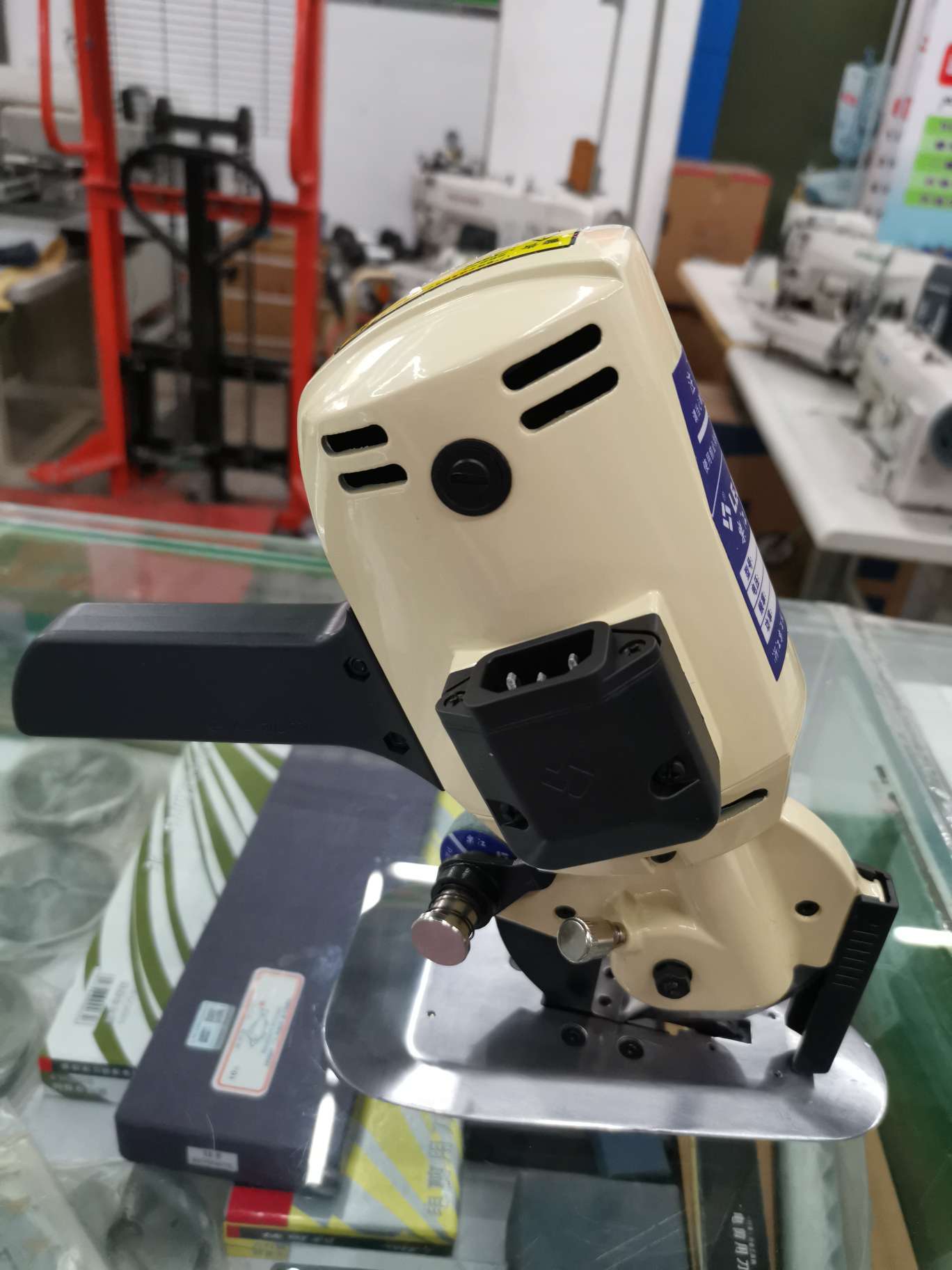 服装加工辅助设备实物图
