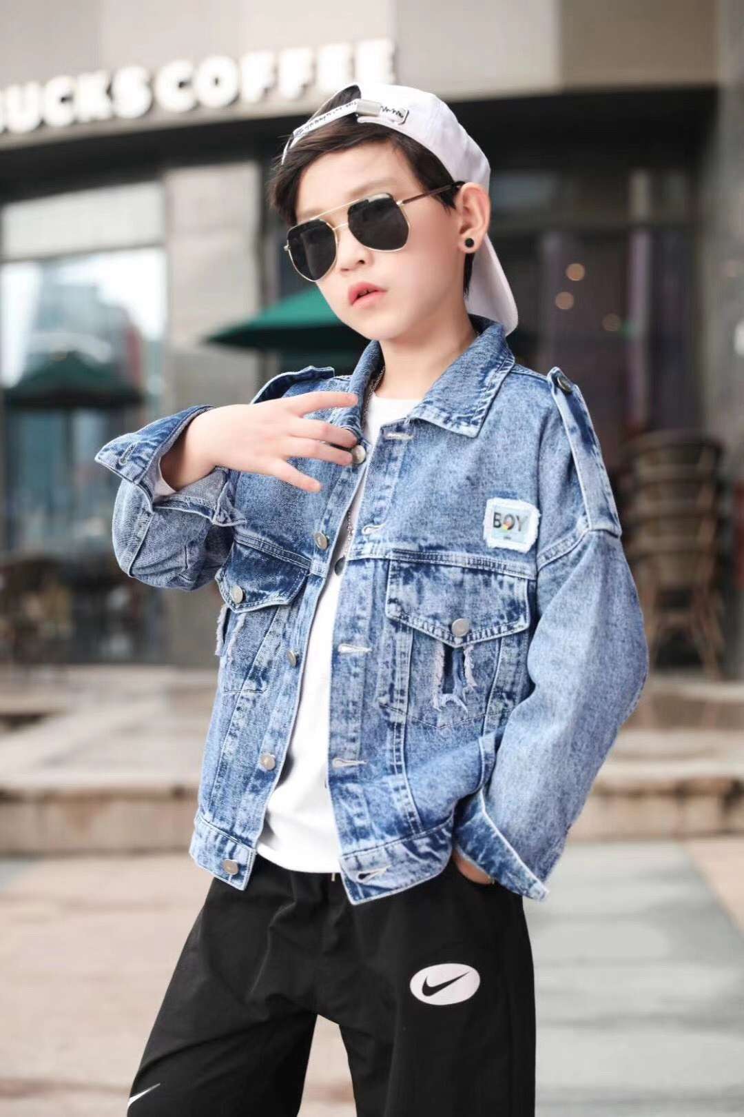 牛仔外套产品图