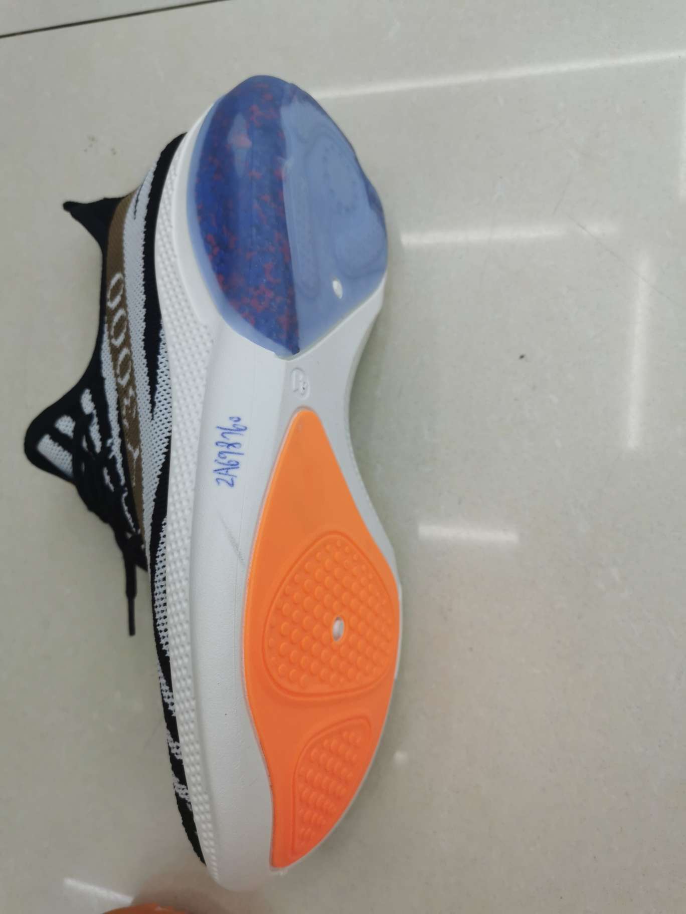 Casual sports men's shoes 2020 Spring New style granular cushioning running shoes details Picture
