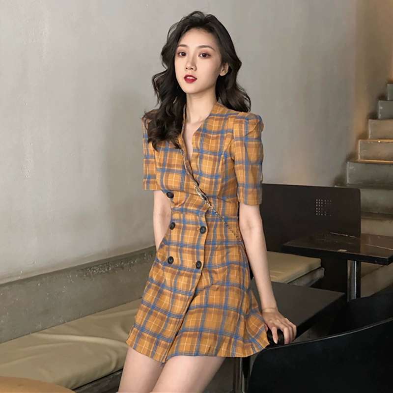 The bellflower French first love dress exudes a goddess-like charm. The Hepburn light mature style Xiaoxiang style suit dress