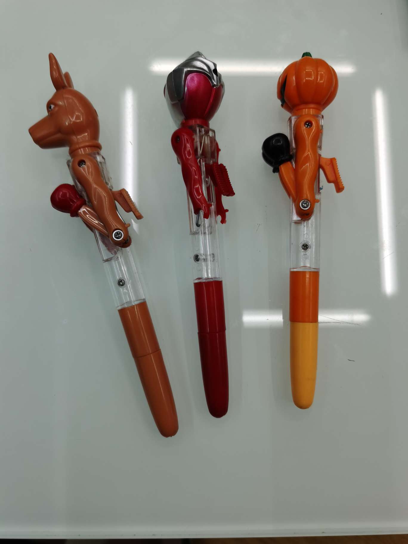 带灯奇特圆珠笔