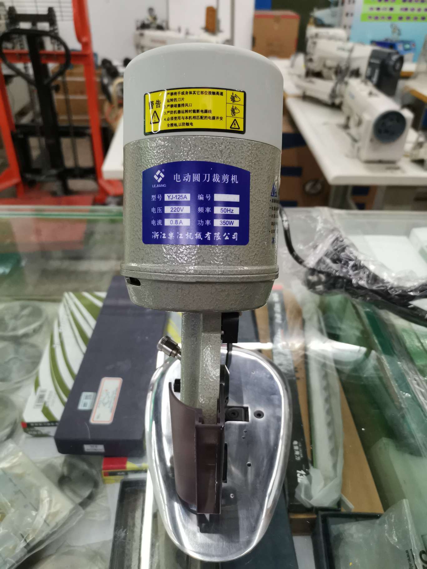 Lejiang 125 type cutting machine, Lejiang 125 type circular knife handheld fabric cutting machine Application Scenario