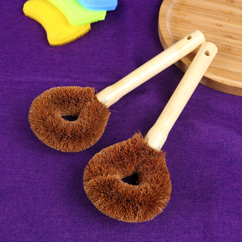The kitchen can wash dishes, brush pans and brush