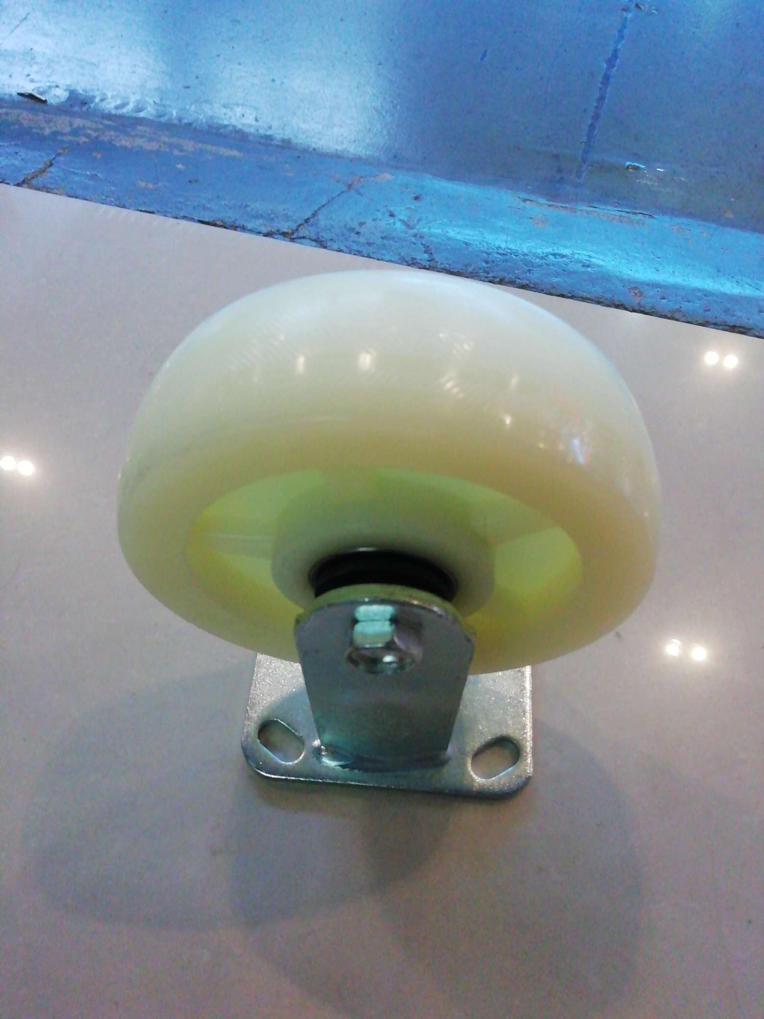6-inch white nylon directional wheels details Picture
