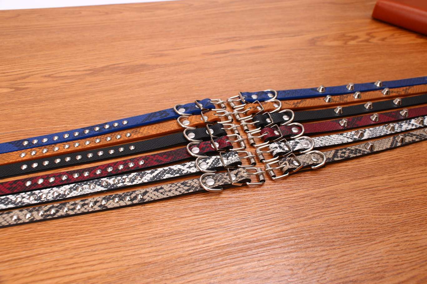 厂家直销PU牛筋配件，蛇皮纹，3水桶钉多色可调节狗狗项圈，颜色艳丽有，红色，黄色，蓝色，黑色等，可根据客户需求定制详情图7