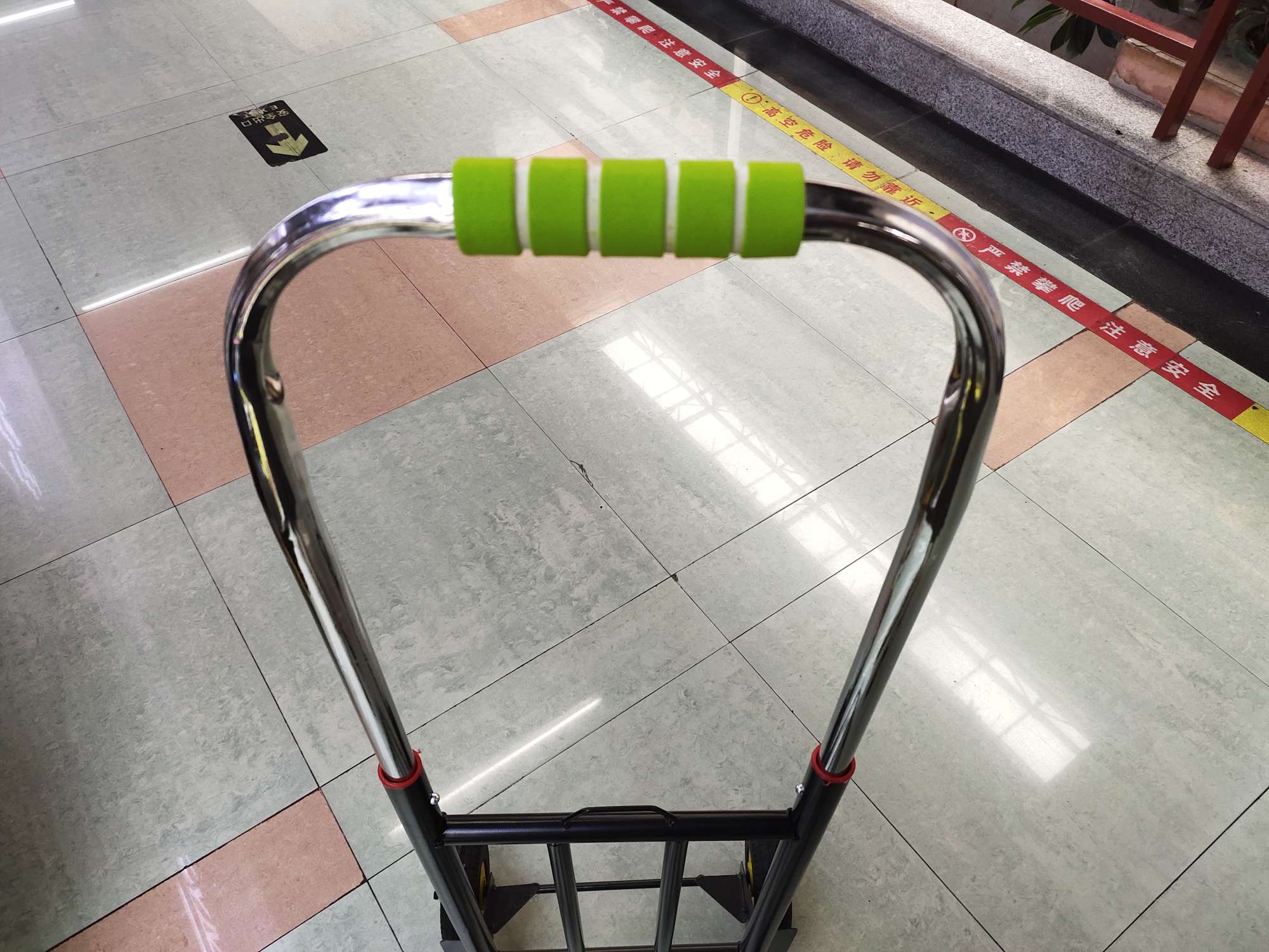 物流手推车实物图