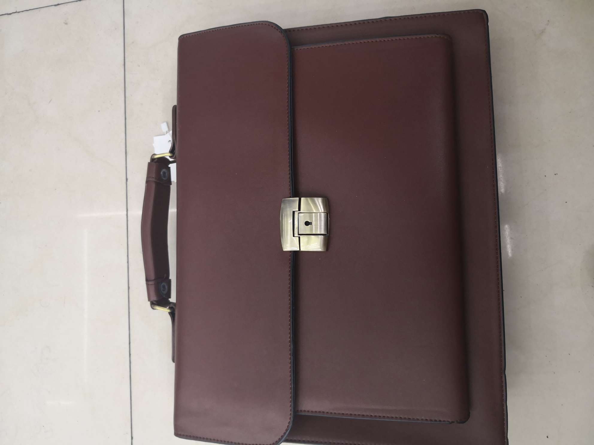 رجل، حقيبة عمل، حقيبة مستندات details Picture