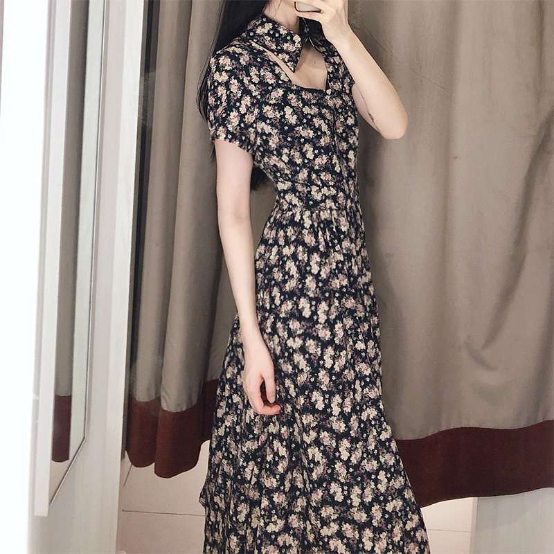 This dress exudes a feminine and goddess-like charm. It features a French retro style with a little trick. The V-neck is a super fairy-like fairy dress