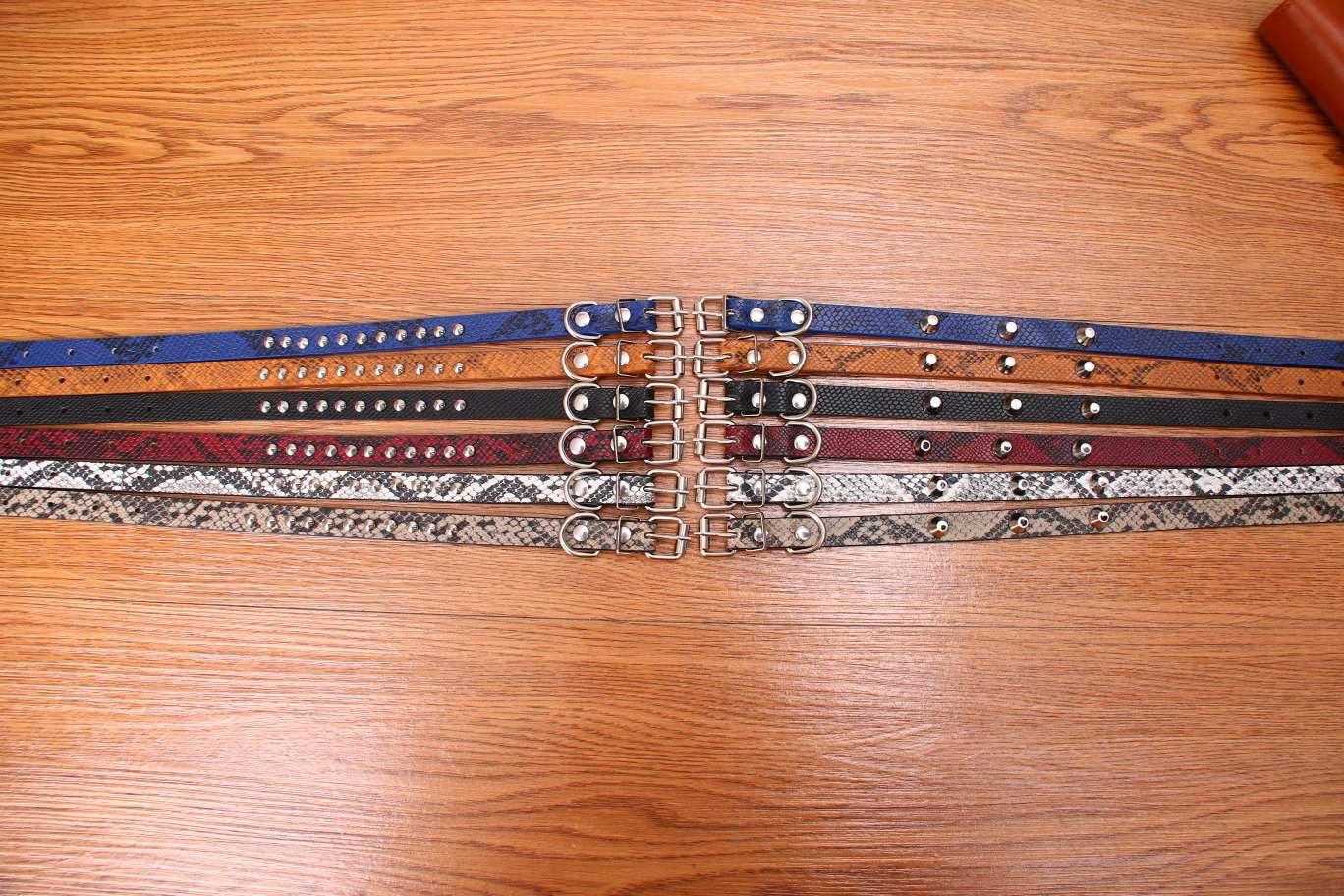 厂家直销PU牛筋配件，蛇皮纹，3水桶钉多色可调节狗狗项圈，颜色艳丽有，红色，黄色，蓝色，黑色等，可根据客户需求定制详情图8