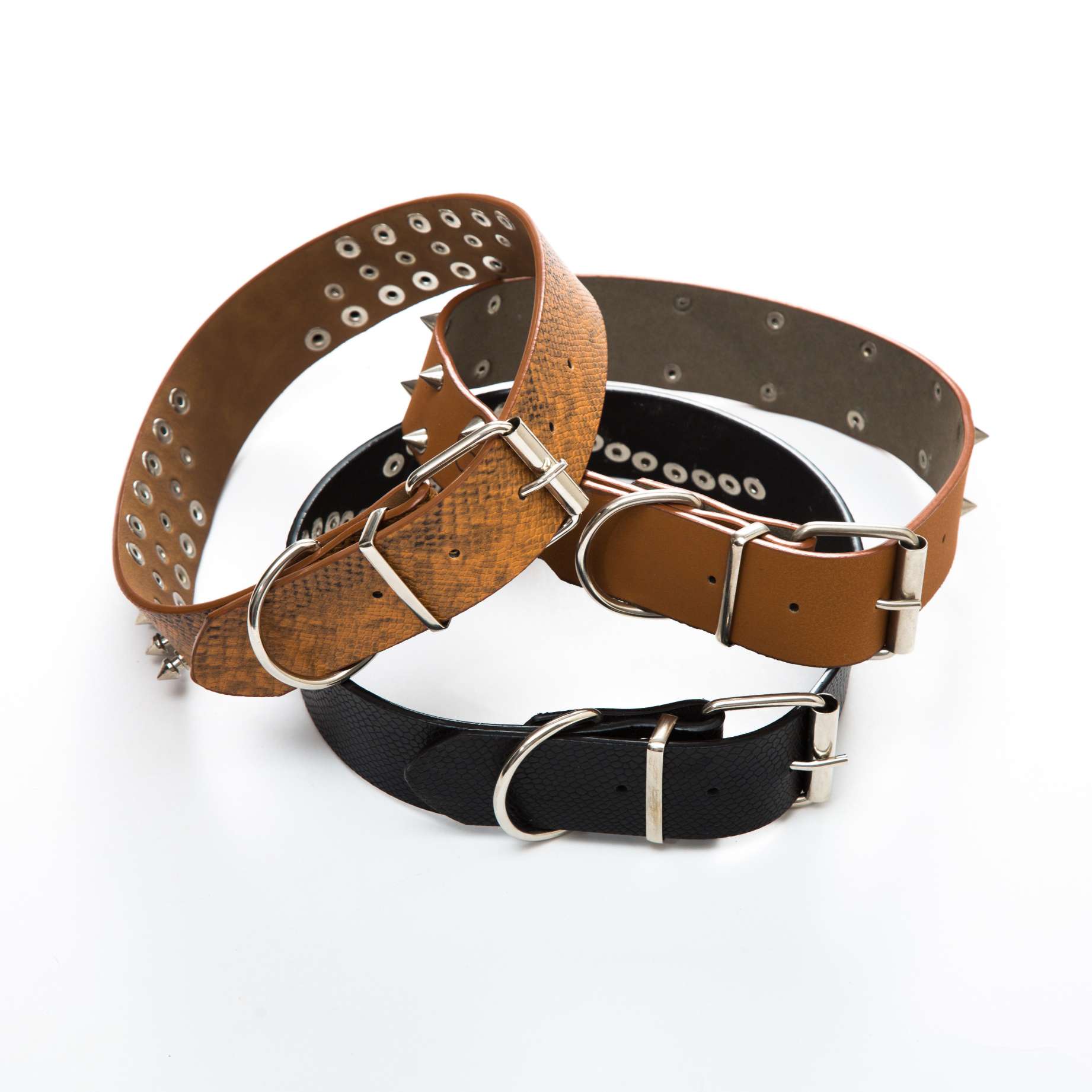 Factory direct sales PU belt collar, the whole with rivets different sort more high-grade, exquisite workmanship, adjustable collar. A variety of colors to choose from! Application Scenario
