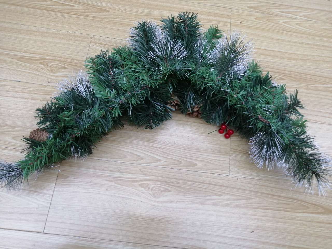 Ice strip Red Fruit vine powder single white fruit forked fruit simulation plant 444 Application Scenario