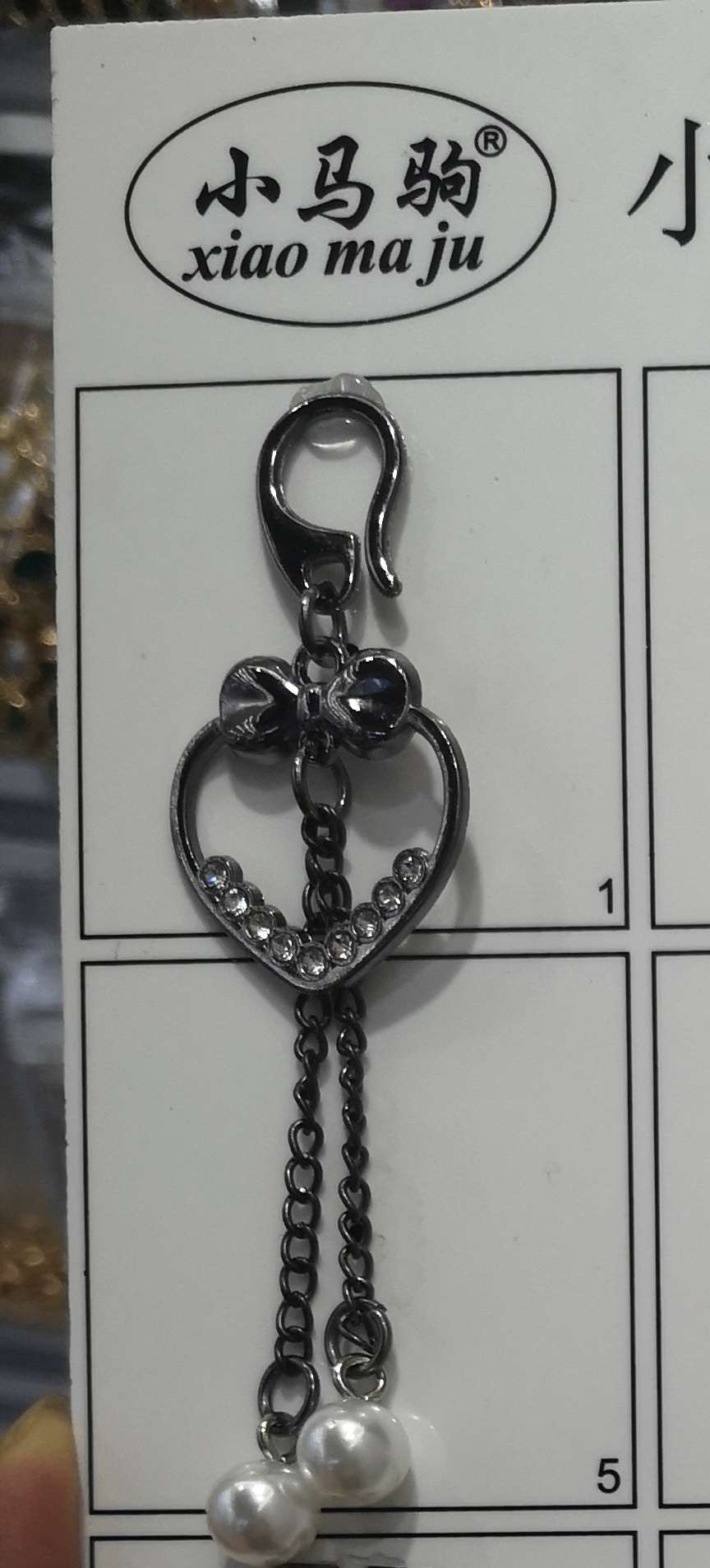 Alloy accessories, pearl pendants, metal four-piece buckles in stock, alloy buttons wholesale, regular styles of shoes, hats, clothing accessories