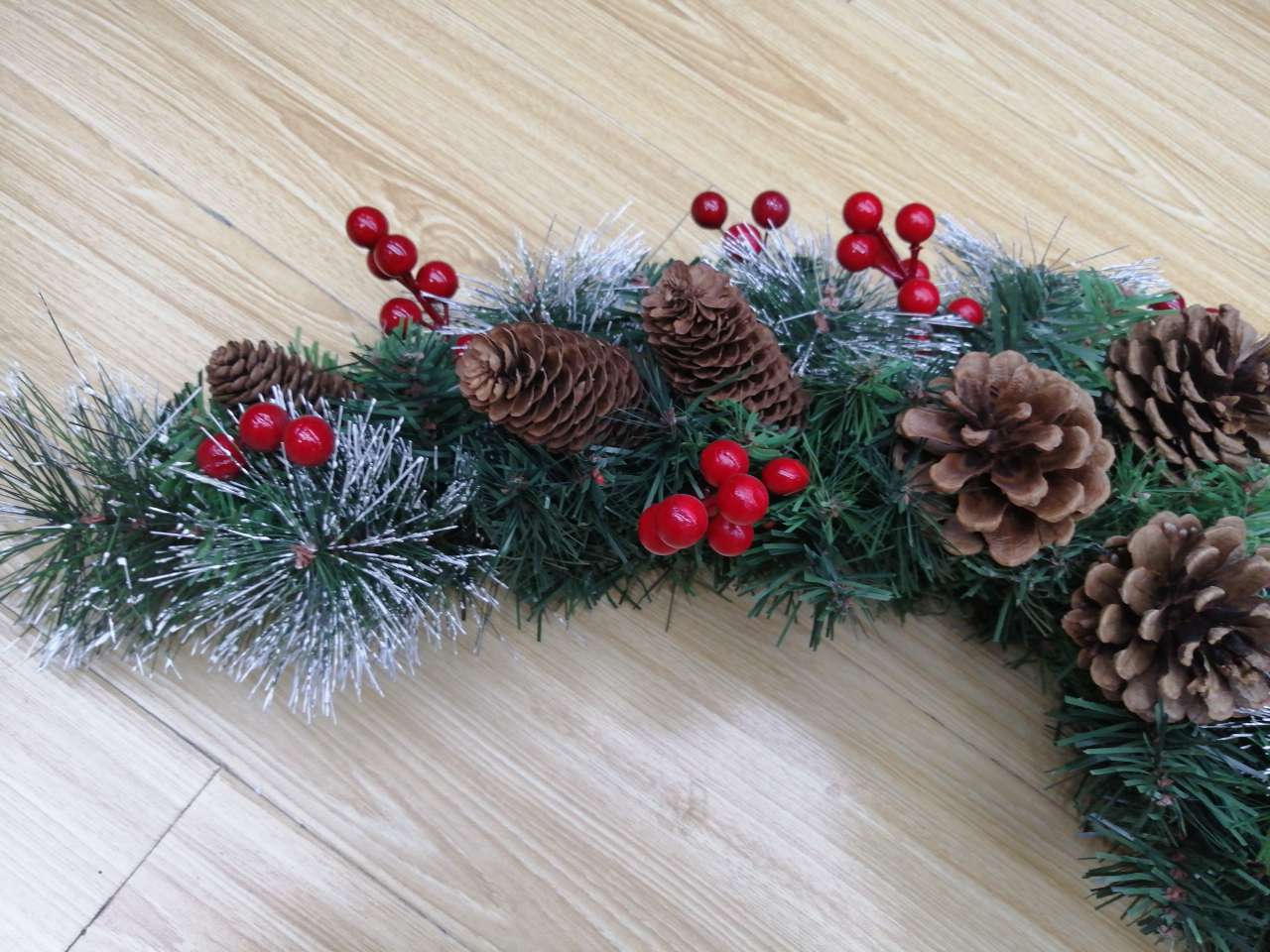 Ice strip Red Fruit vine powder single white fruit forked fruit simulation plant 444 Item Picture