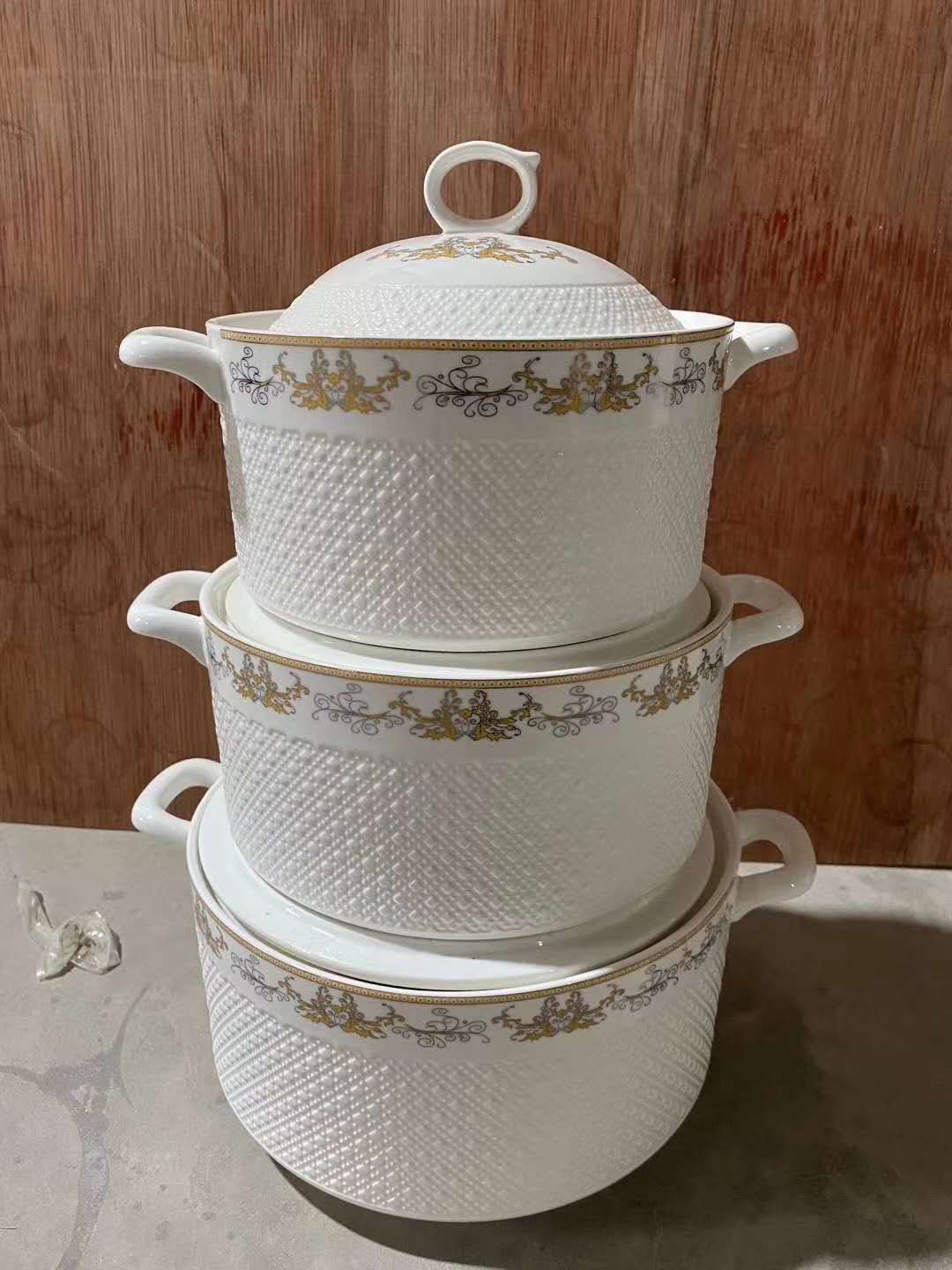 Gold-painted soup pot, in stock details Picture