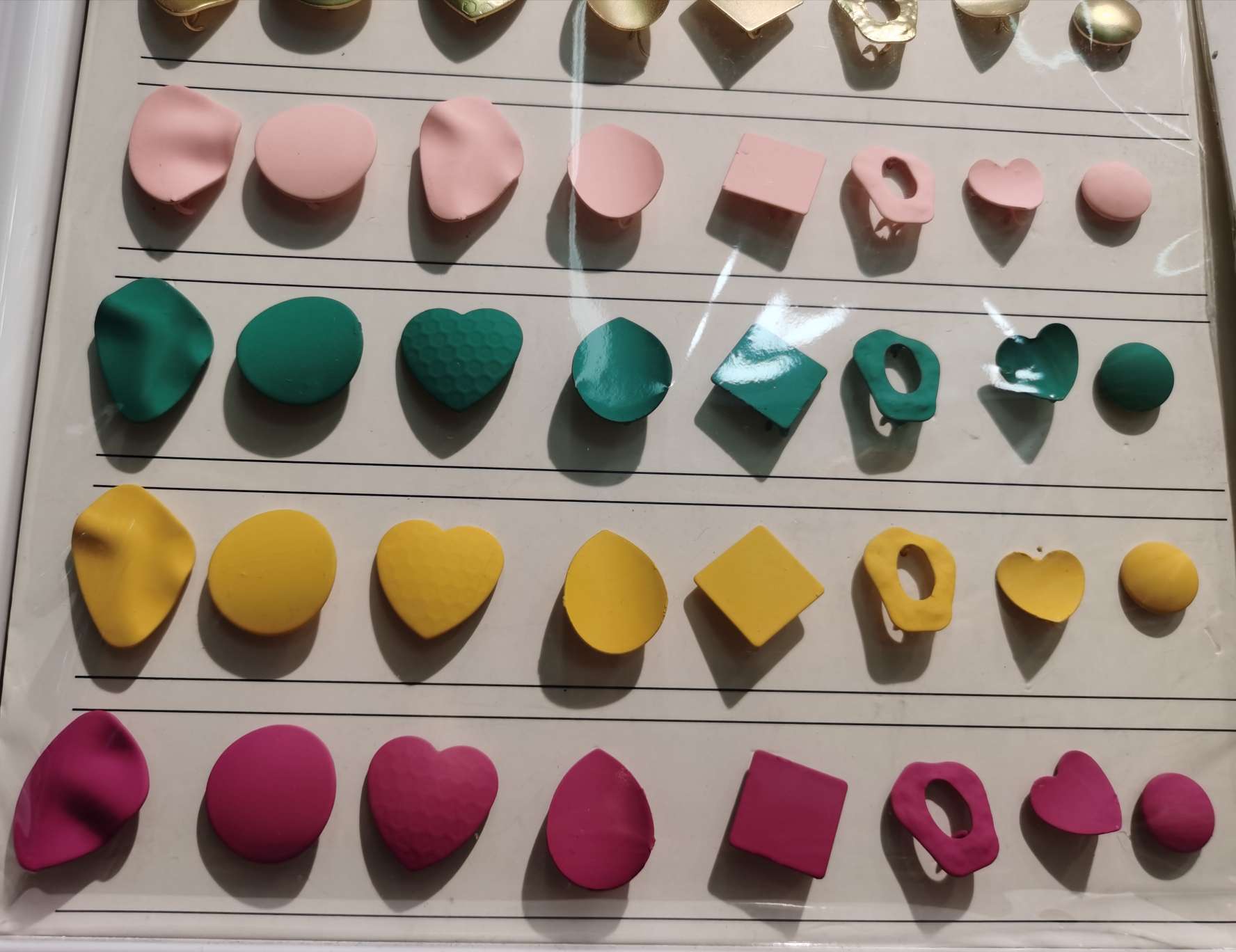 Factory direct sales of ear accessories, stud earrings, iron earrings with surface spray painting details Picture