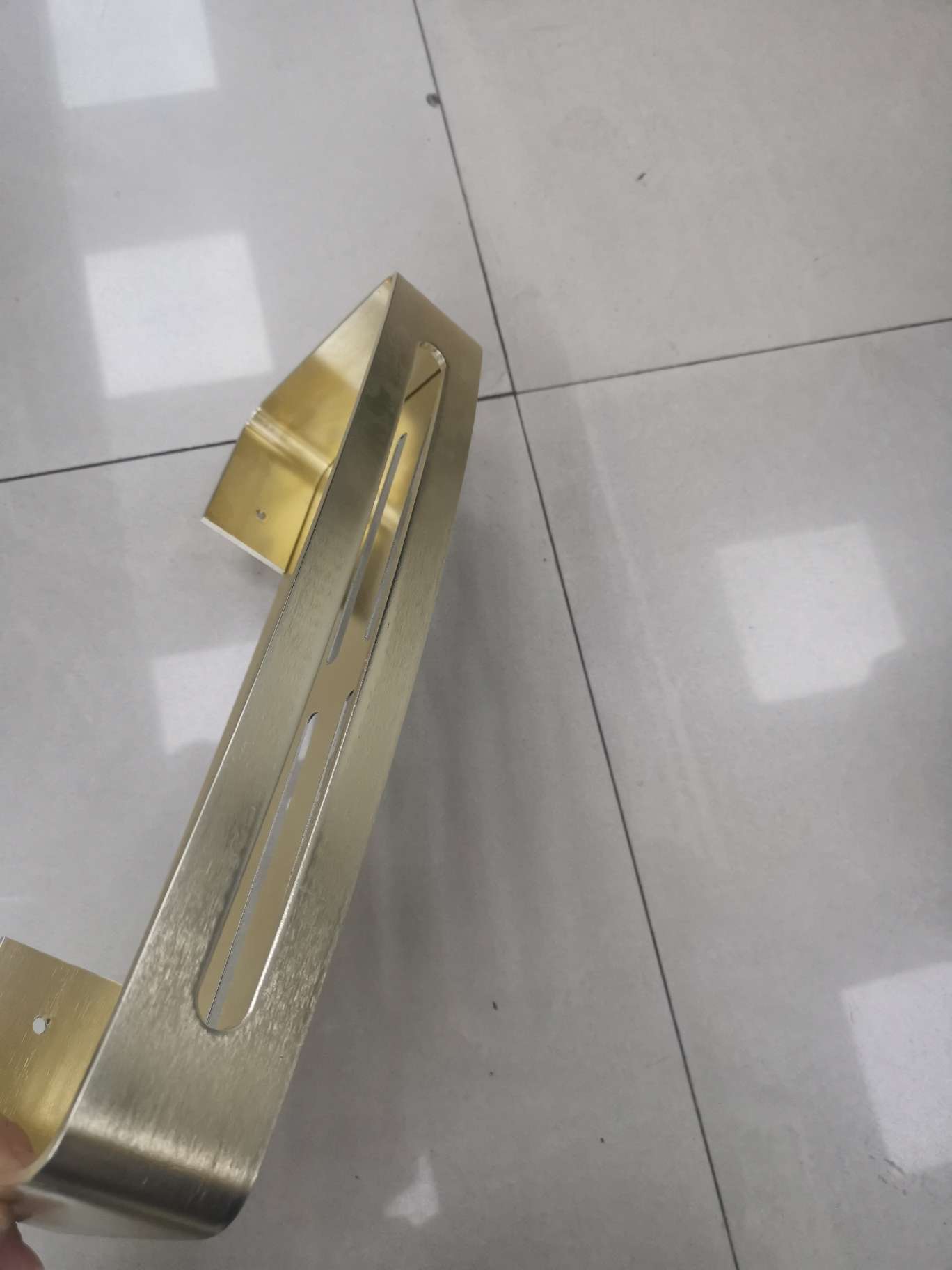 金色太空铝方架细节图