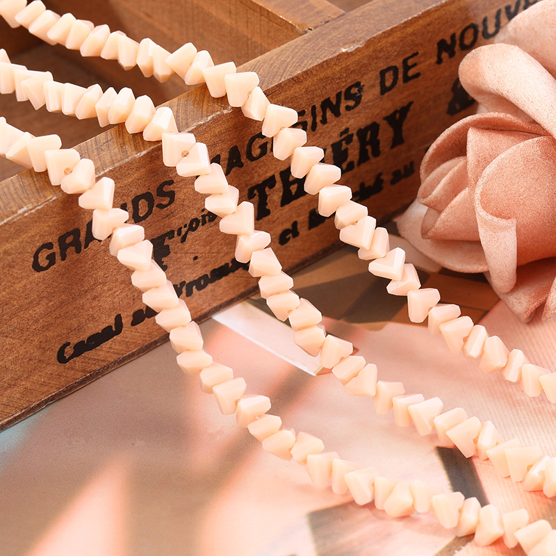 一鑫饰品厂家直销精致时尚水晶玻璃三角珠 璀璨多色水晶链服饰配件批发6MM详情图8