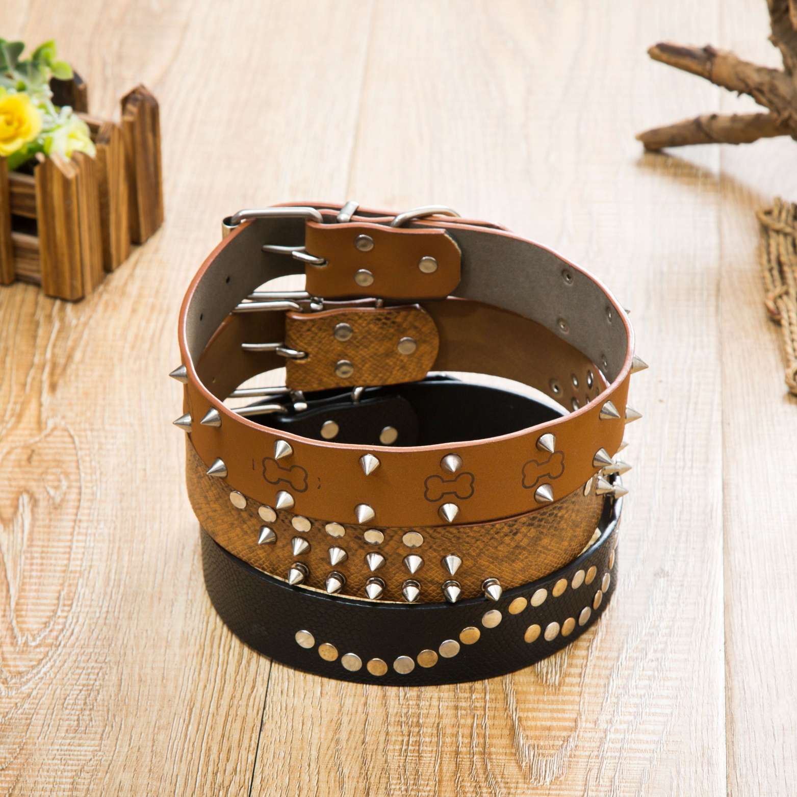 Factory direct sales PU belt collar, the whole with rivets different sort more high-grade, exquisite workmanship, adjustable collar. A variety of colors to choose from! undefined