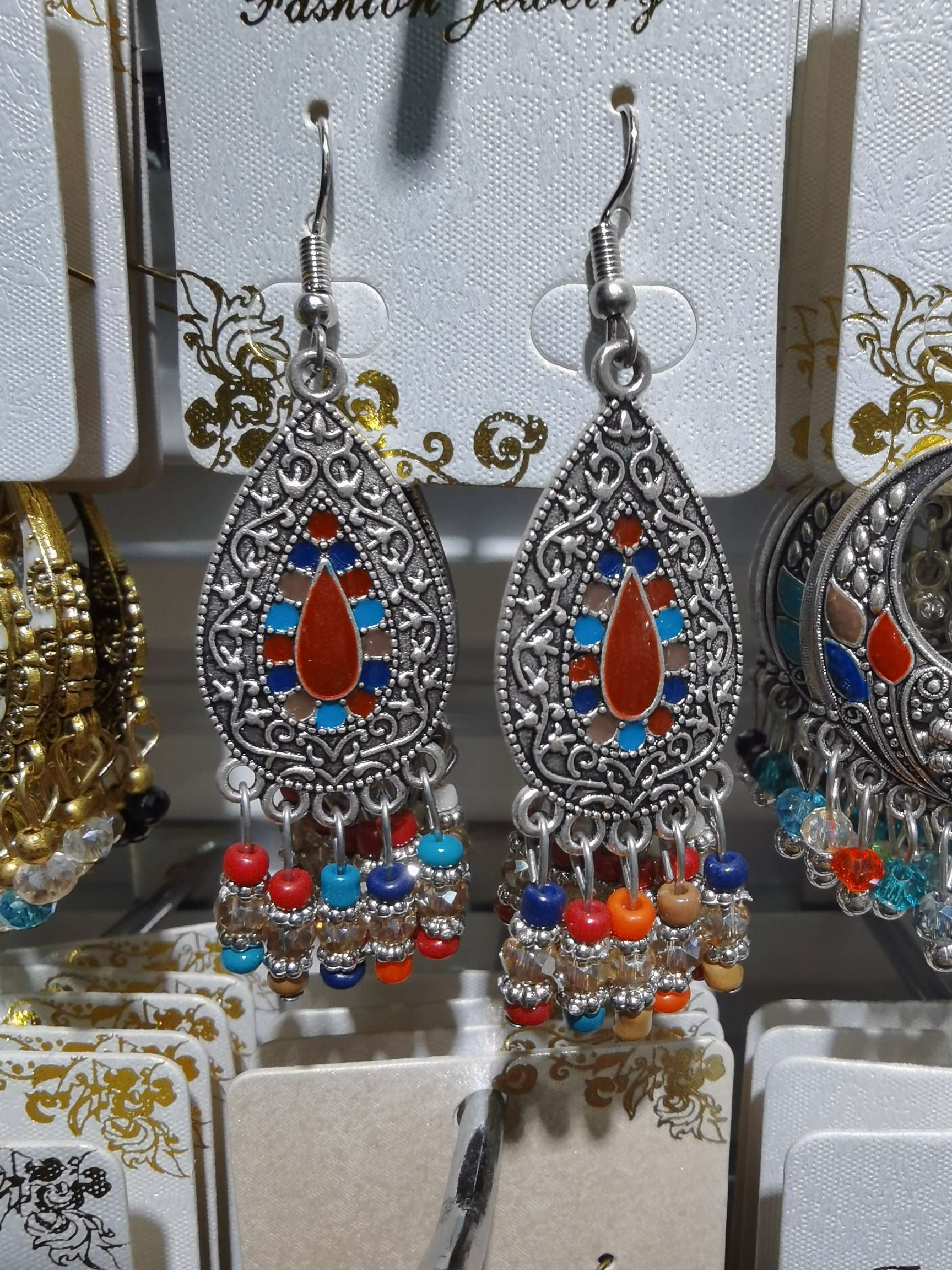 Alloy earrings in white k