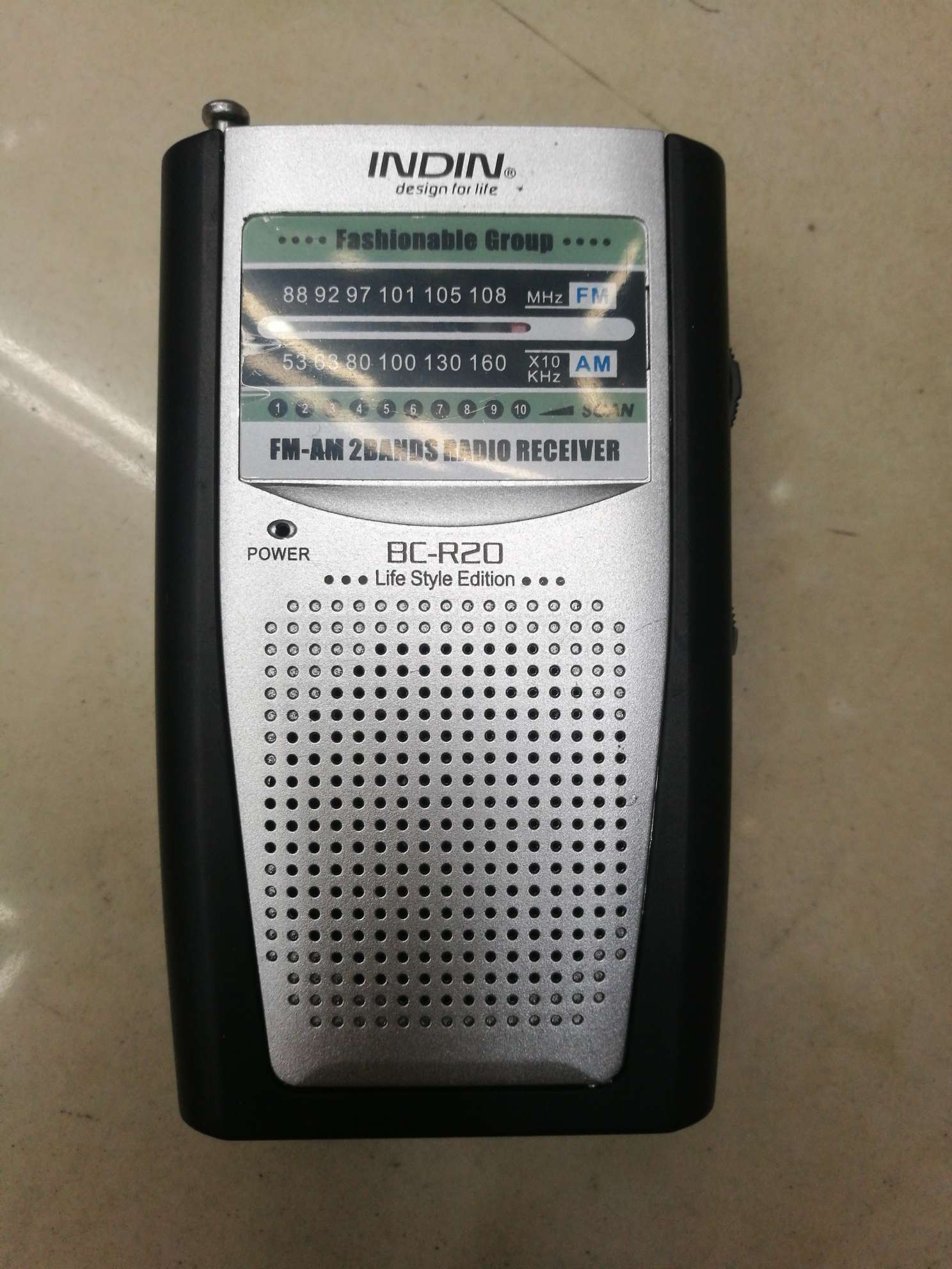 AMFM two-band radio details Picture