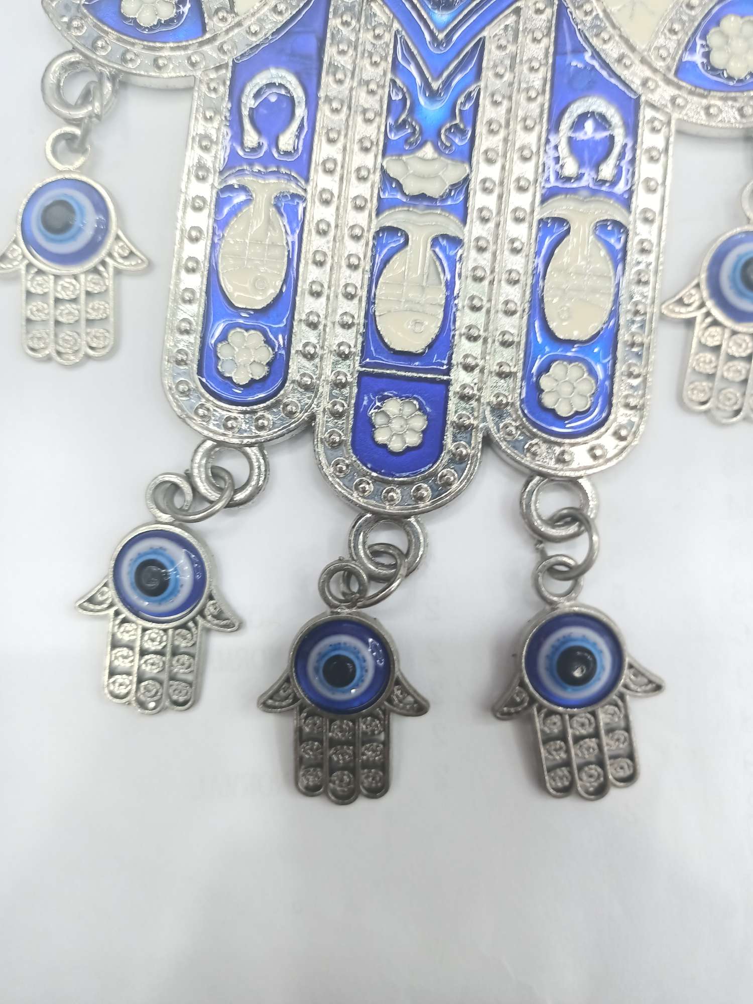 Minority Wind Blue White Big Palm Application Scenario