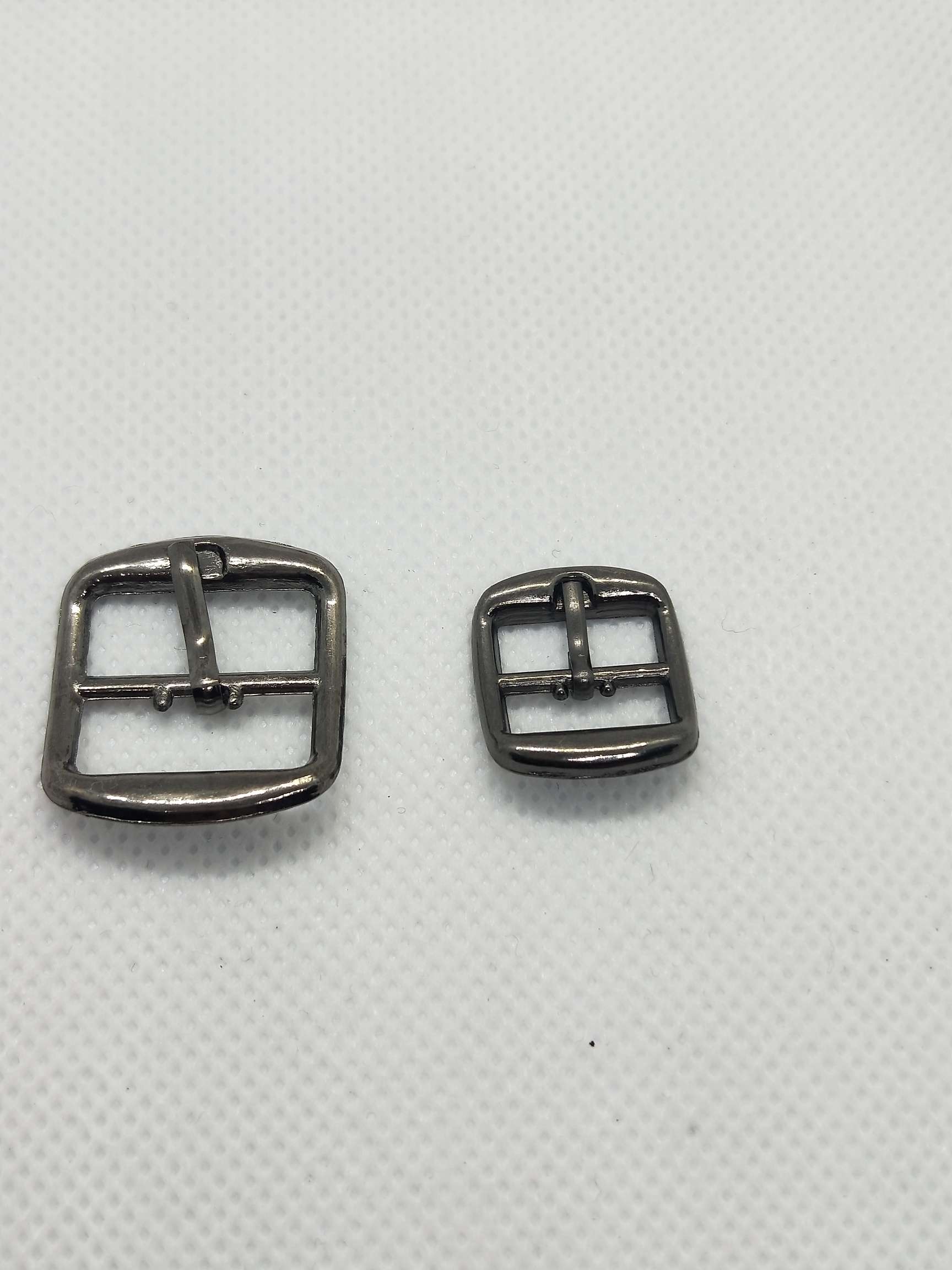 Direct selling of zinc stitch shoes buckle belt buckle day buckle clothing cases and bags accessories hardware thumbnail