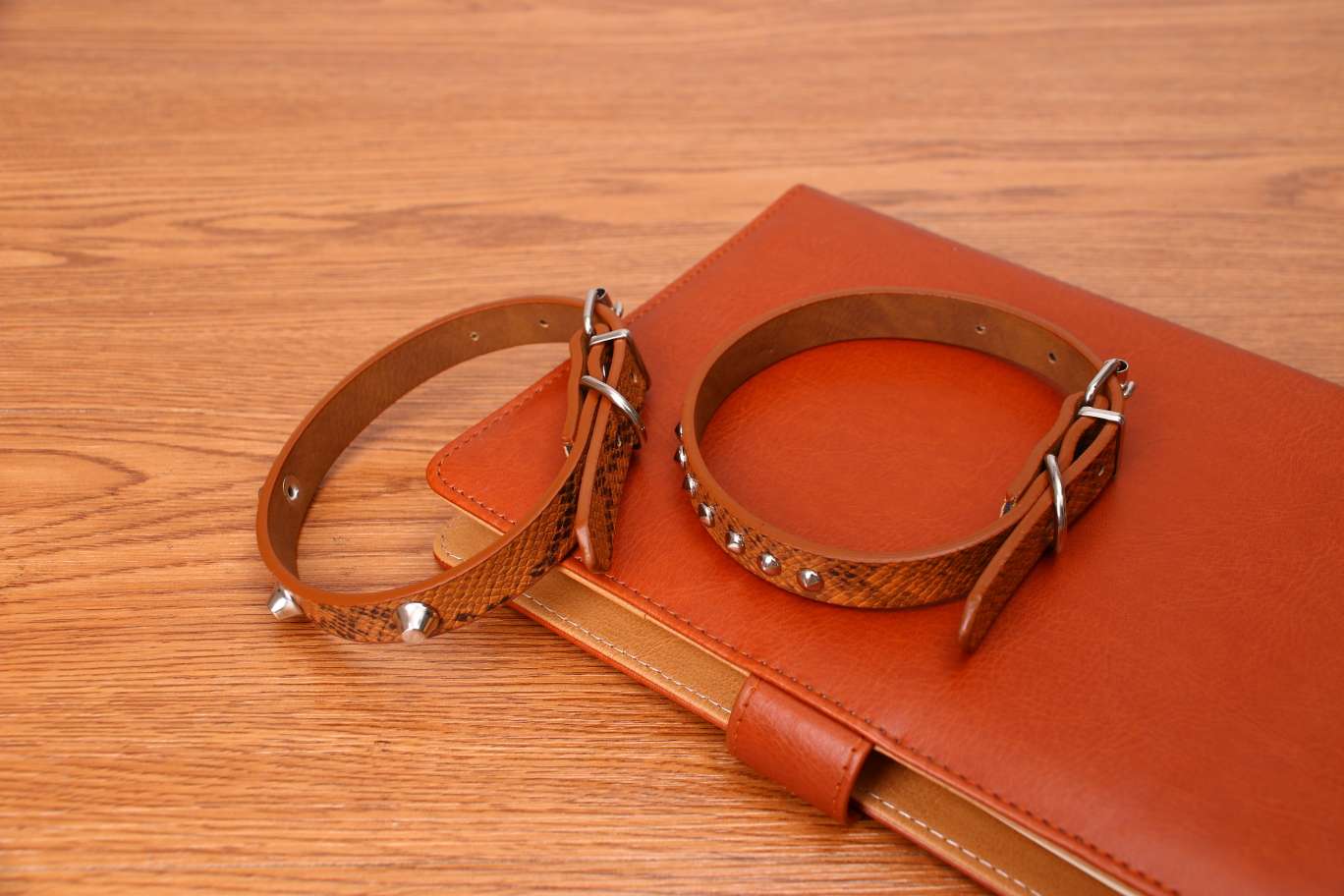 厂家直销PU牛筋配件，蛇皮纹，3水桶钉多色可调节狗狗项圈，颜色艳丽有，红色，黄色，蓝色，黑色等，可根据客户需求定制详情图6