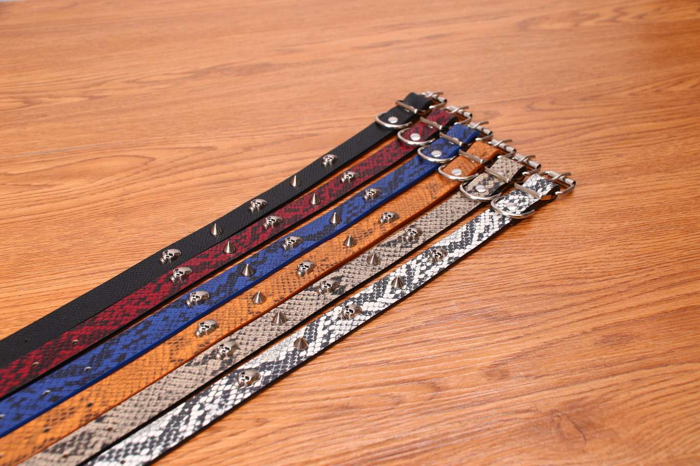 厂家直销PU牛筋配件，蛇皮纹，3水桶钉多色可调节狗狗项圈，颜色艳丽有，黄色，蓝色，黑色，灰色等等详情图10