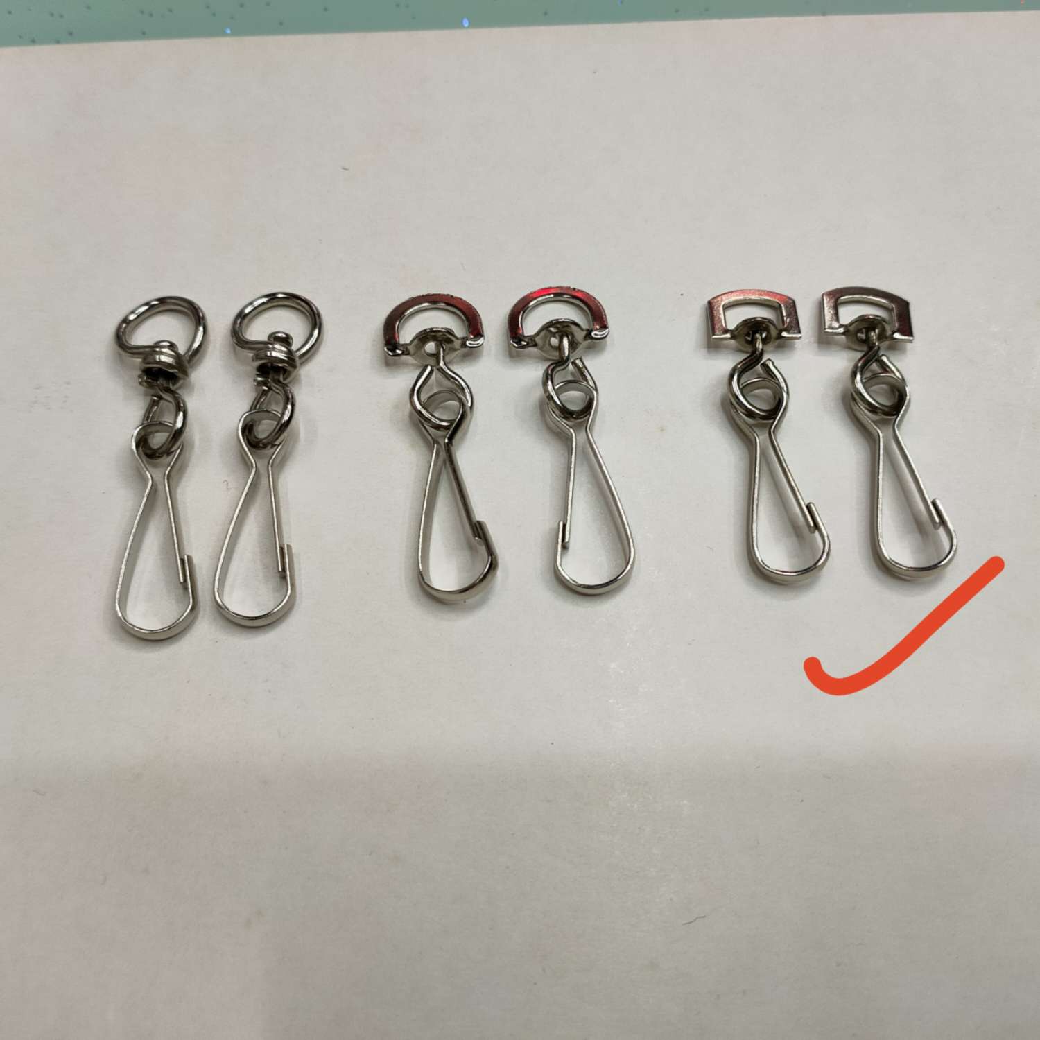 铁丝挂钩 珠胆扣箱包钩扣批发各尺寸颜色小板扣 箱包五金配件宠物狗扣钥匙扣女包钩扣现货