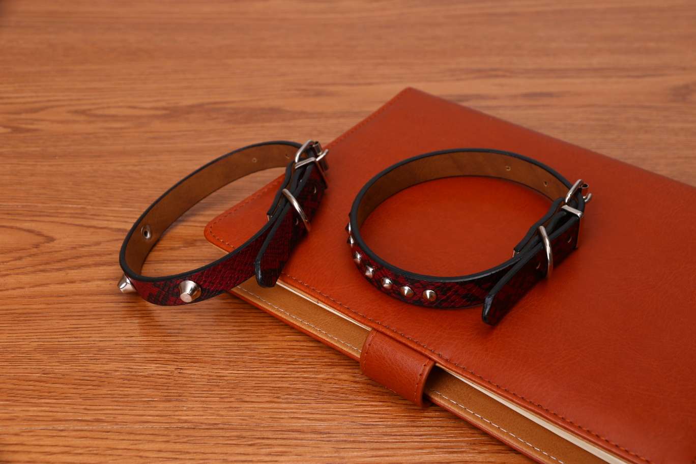 厂家直销PU牛筋配件，蛇皮纹，3水桶钉多色可调节狗狗项圈，颜色艳丽有，红色，黄色，蓝色，黑色等，可根据客户需求定制详情图9