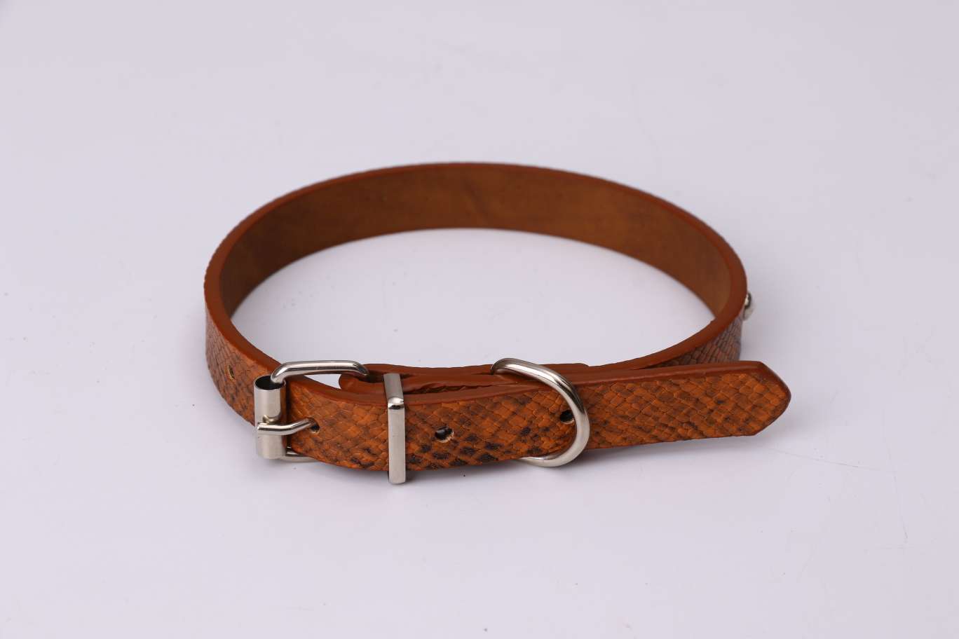 厂家直销PU牛筋配件，蛇皮纹，3水桶钉多色可调节狗狗项圈，颜色艳丽有，黄色，蓝色，黑色，灰色等等详情图7