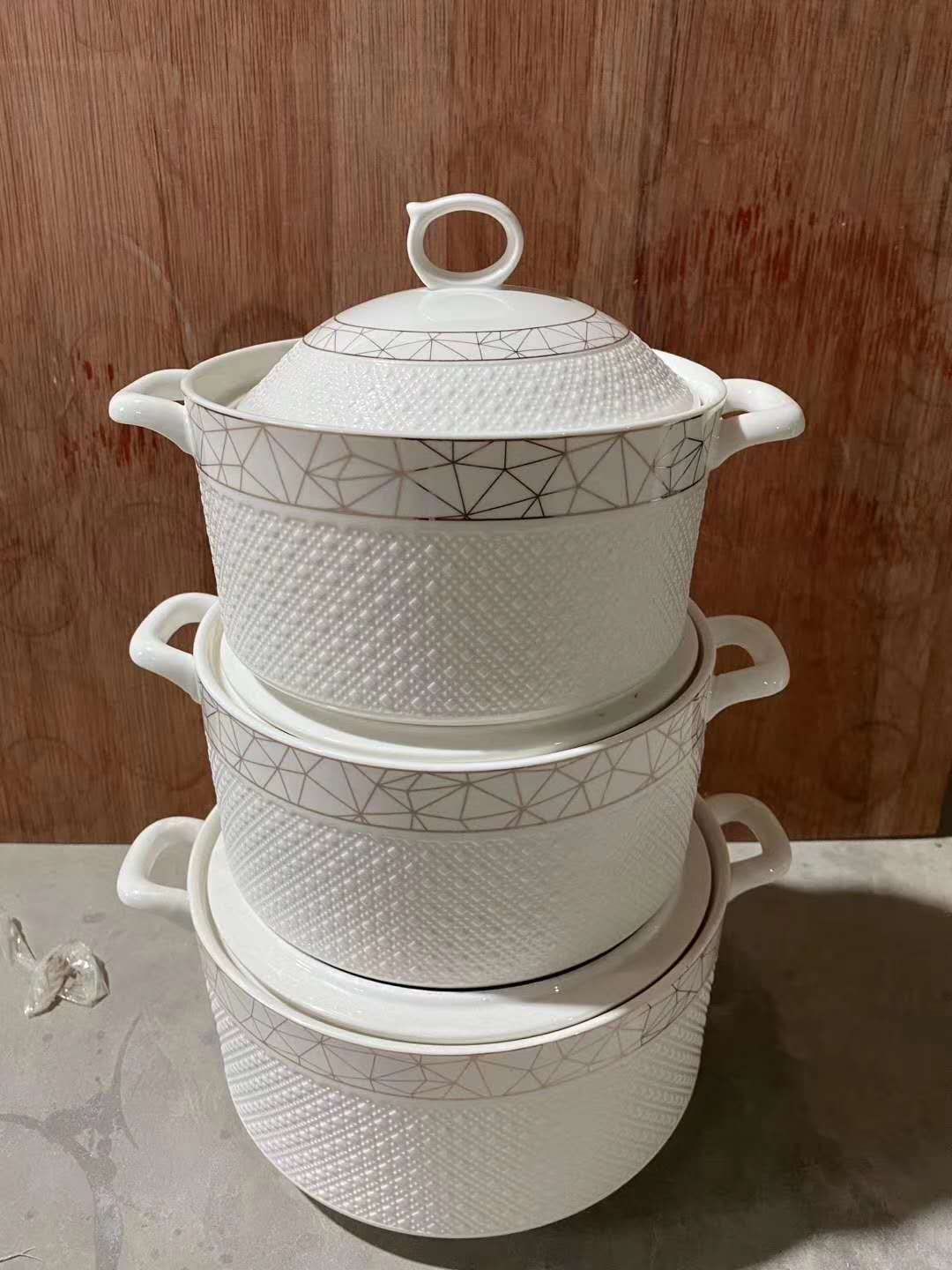 Gold-painted soup pot, in stock Specification image