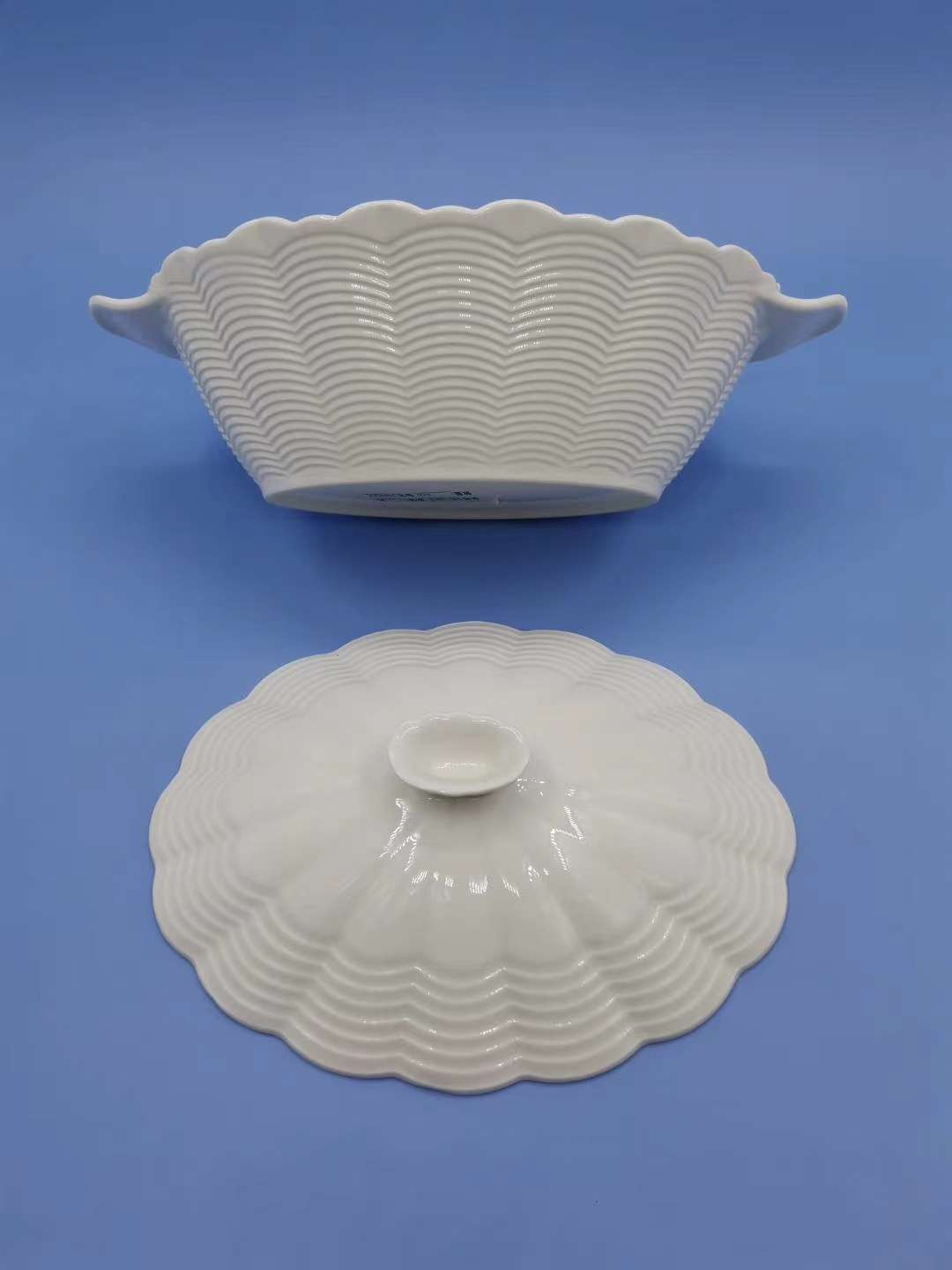 Wavy oval soup pot details Picture