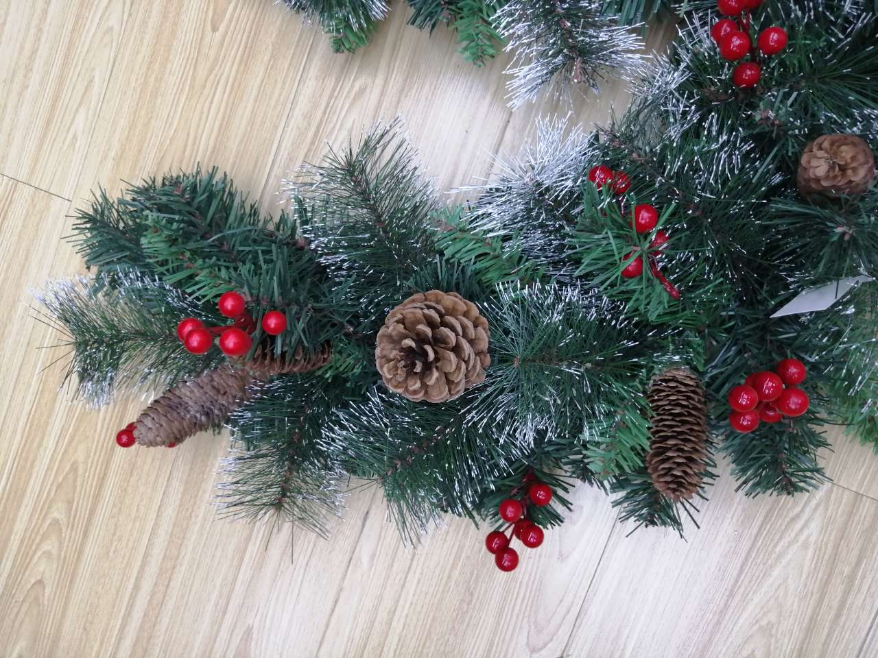 Ice strip Red Fruit vine powder single white fruit forked fruit simulation plant Item Picture