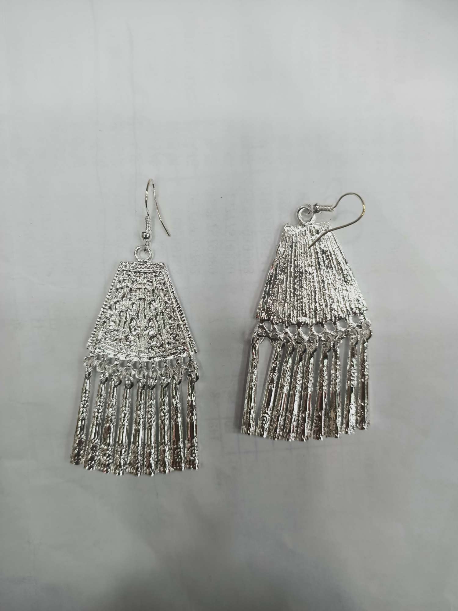Minority Wind Trapezoid Carved Earrings details Picture