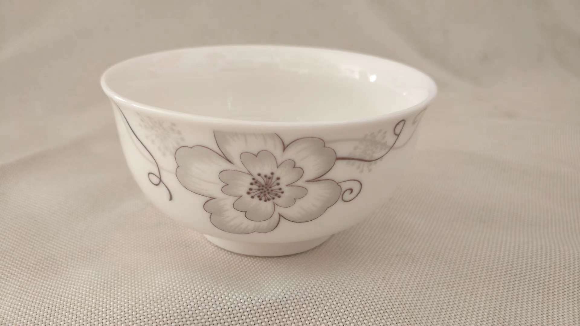 A 3.8-inch small bowl Item Picture