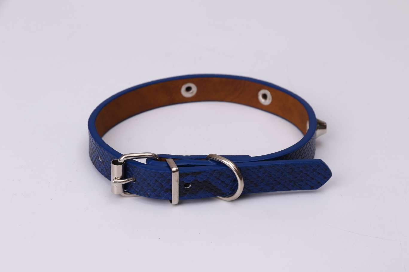 厂家直销PU牛筋配件，蛇皮纹，3水桶钉多色可调节狗狗项圈，颜色艳丽有，黄色，蓝色，黑色，灰色等等详情图6